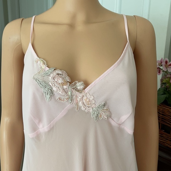 NWOT Vintage Delicates 90’s pink nightgown and robe embroidered with seq… - Picture 5 of 15